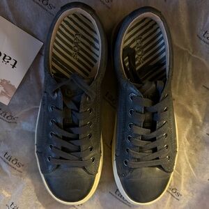 ✨Like New!✨ Täōs Plim Soul Lux Leather Sneakers 7.5 med width.
